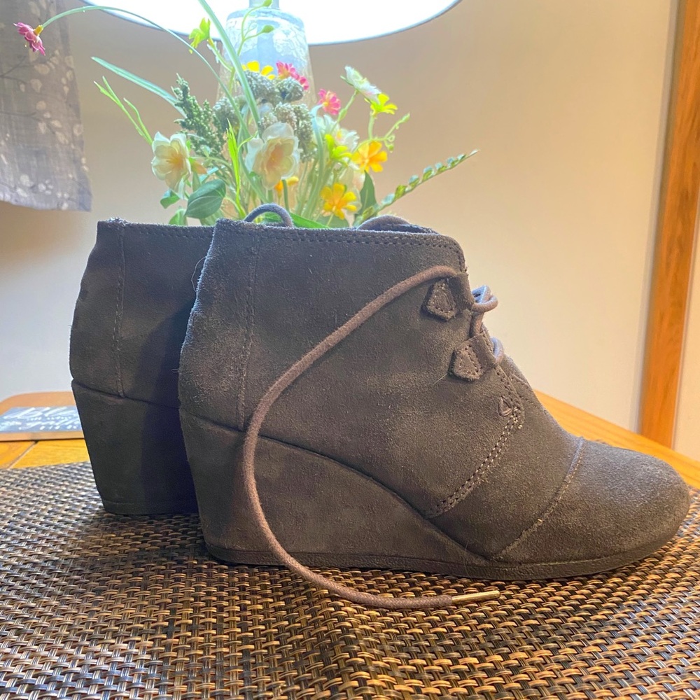 TOMS Women's Suede Wedge Ankle Boots